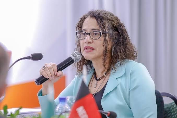 Luciana Santos assume comando do Governo do Estado