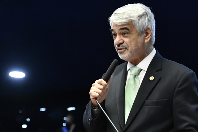 Humberto Costa aciona MP contra Nelson Piquet