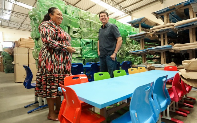 Simão anuncia R$ 5,5 milhões em equipamentos para a Educação