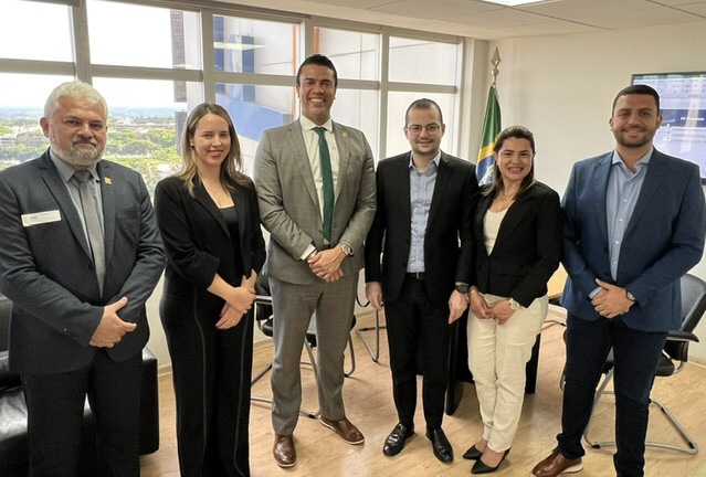 Em Brasília, Rodrigo Pinheiro garante investimentos para Educação