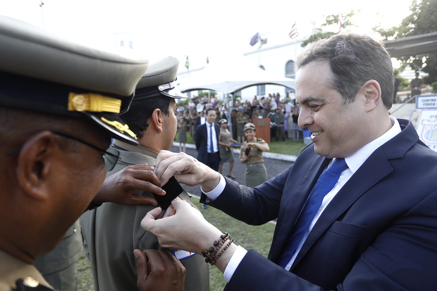 Paulo entrega insígnias a 1.161 praças promovidos da PMPE