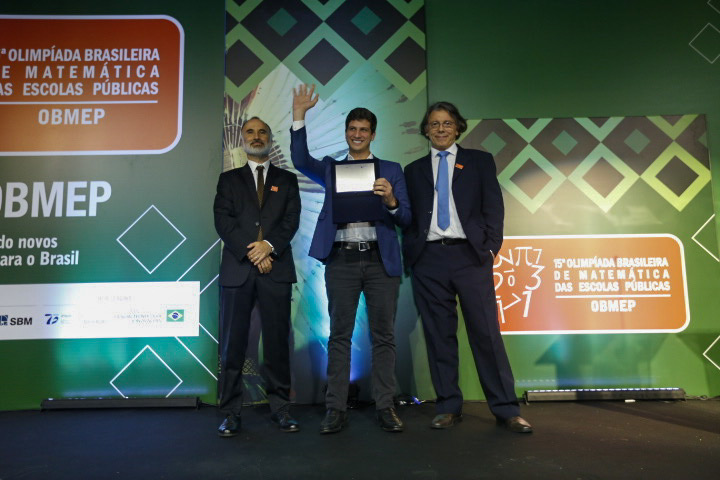 Com escolas premiadas, Recife é destaque na cerimônia da OBMEP