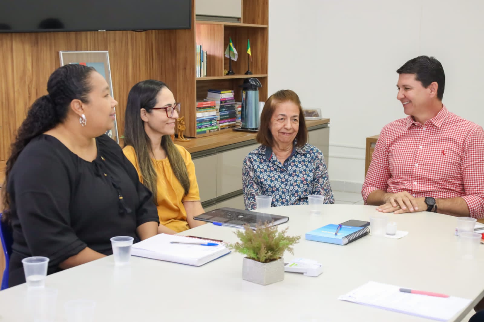 Prefeitura de Petrolina adquire 15 novos ônibus escolares