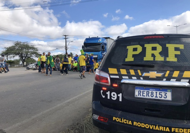 PRF poderá prender manifestantes que fecharem BR em Pernambuco