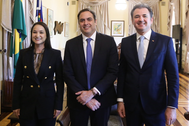 Membros da OAB-PE apresentam pleitos a Paulo Câmara