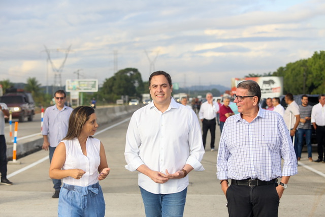 Paulo Câmara entrega primeira etapa da triplicação da BR-232