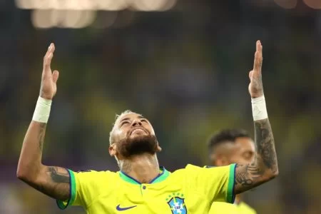 Neymar não cumpre promessa de dedicar gol a Bolsonaro