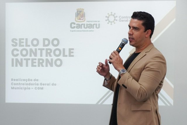 Rodrigo lança Selo da Controladoria Geral de Caruaru