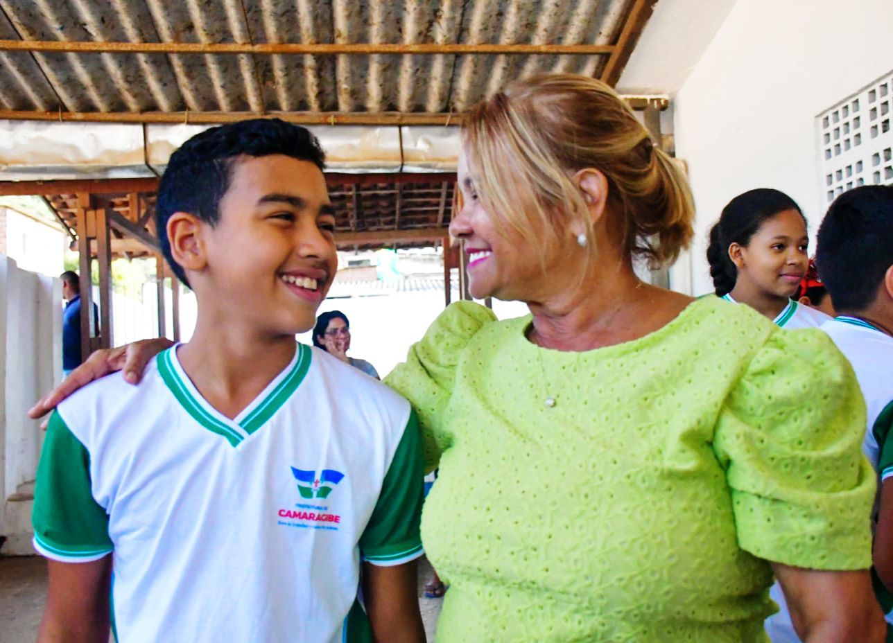 Nadegi concede benefício para alunos e professores comprarem livros