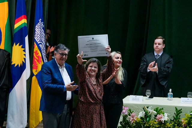 Teresa é diplomada e elogia a eleição de mulheres: “sinal dos tempos”