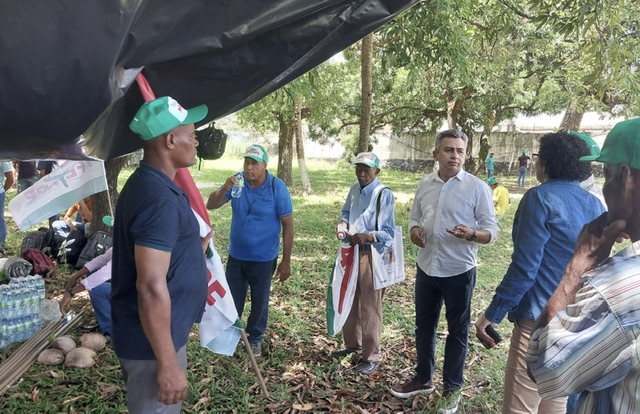 Agricultores ocupam Iterpe por desapropriação de engenho