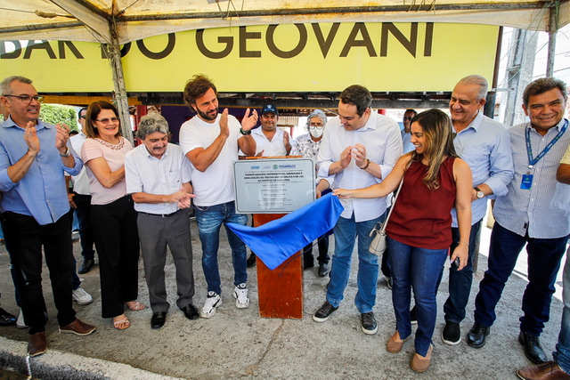 Rodrigo Novaes acompanha Paulo Câmara em inaugurações 