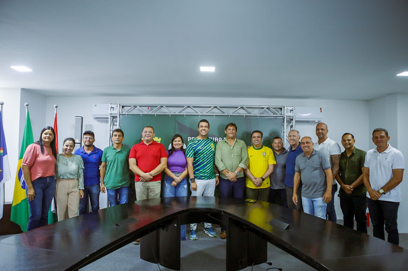 Rodrigo Pinheiro anuncia pacote de obras a vereadores