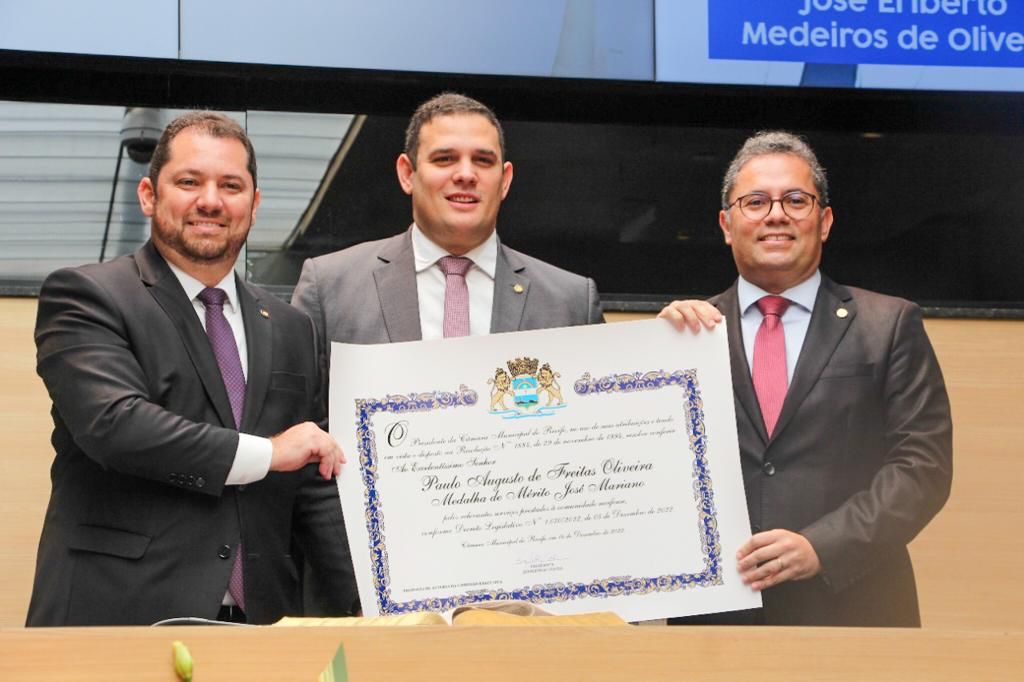 Desembargador Paulo Augusto é homenageado na Câmara do Recife 