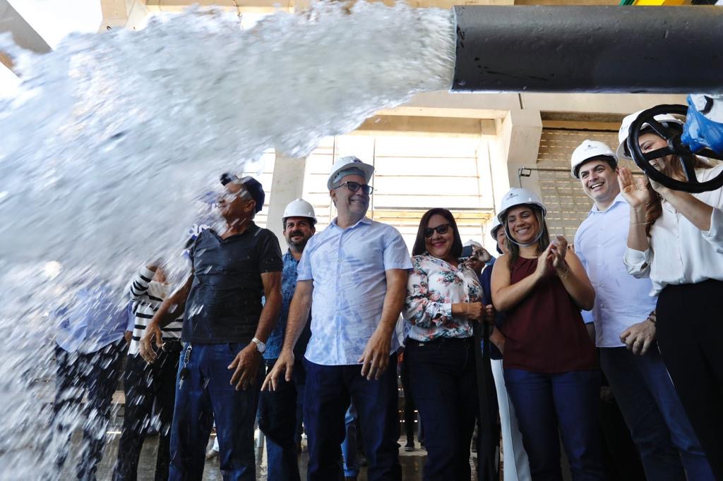 Paulo Câmara inaugura mais um trecho da Adutora do Agreste