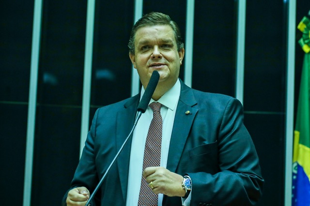 Wolney diz que não está “atrás de emprego”, mas quer contribuir com governo Lula