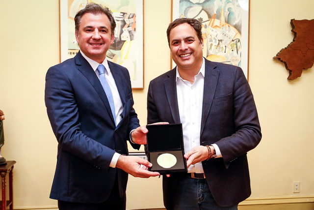 Paulo sanciona leis que fortalecem advocacia pernambucana