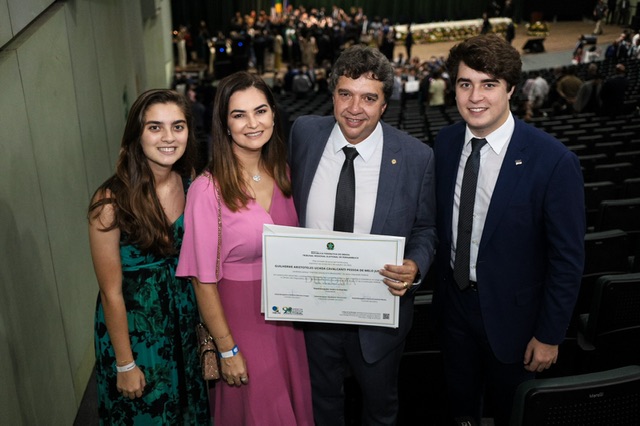 Guilherme Uchoa Jr é diplomado deputado federal 