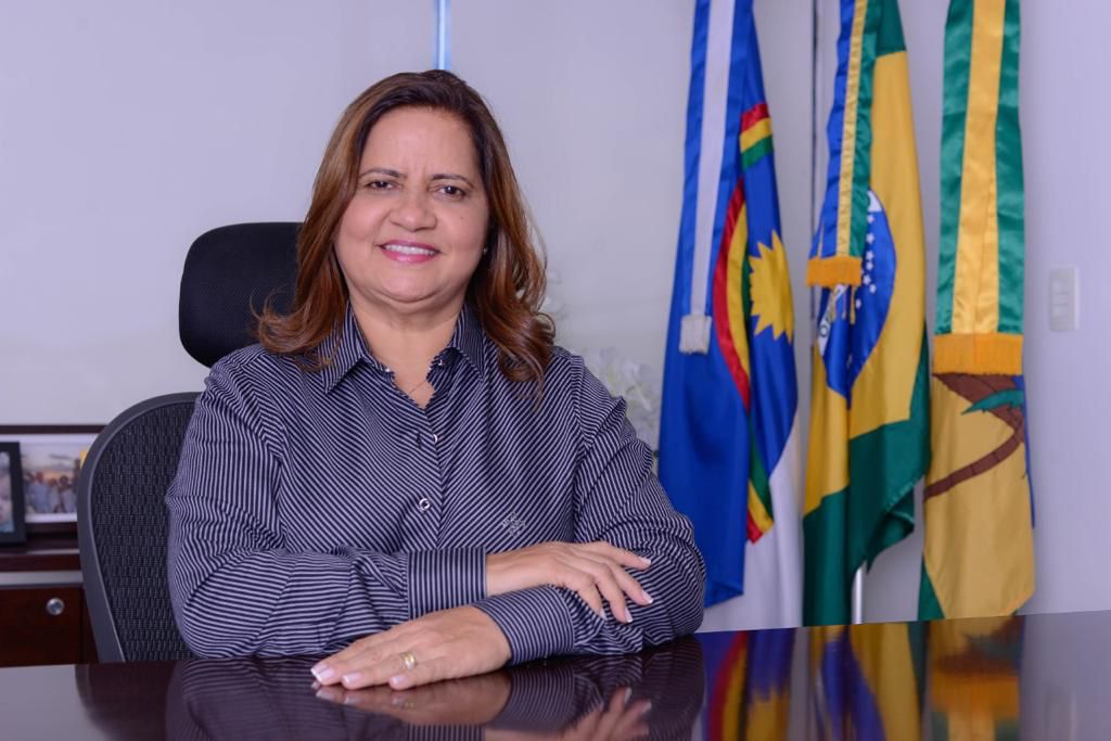 Prefeita do Ipojuca antecipa 13º salário de servidores