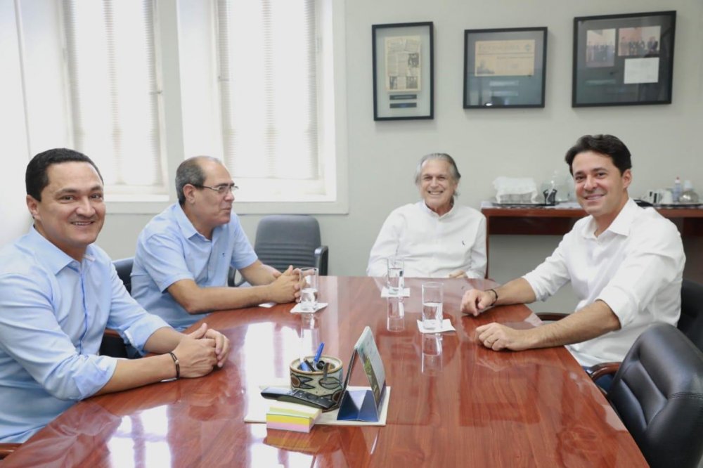 Mano, Anderson e André Ferreira se reúnem com Bivar