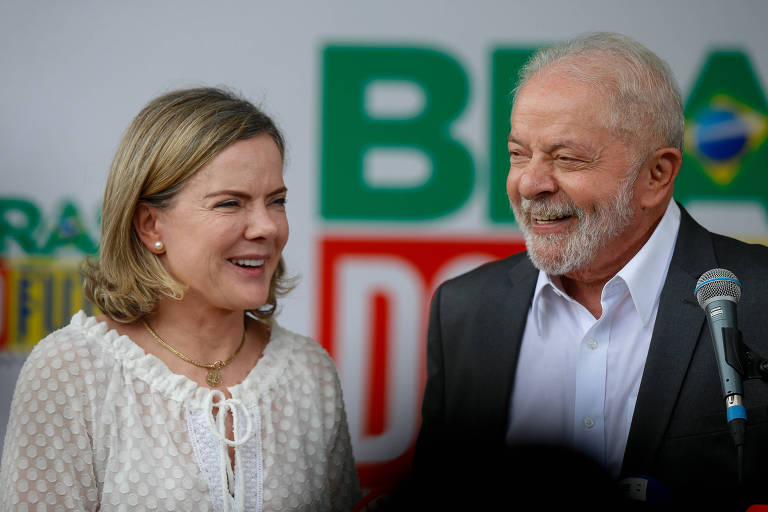Lula deve anunciar nomes de ministros nesta sexta, diz Gleisi
