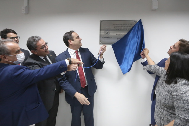 Paulo Câmara inaugura novas instalações da PGE