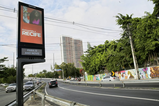 Recife ganha o primeiro de 108 relógios eletrônicos digitais