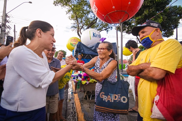 Raquel e Priscila participam de celebração no Morro da Conceição