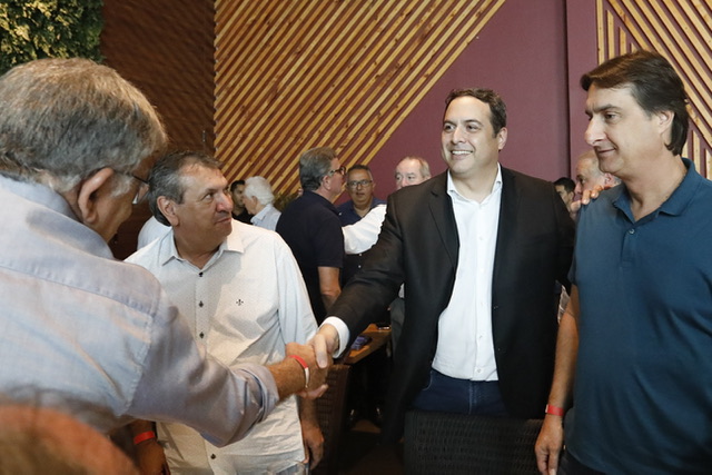 <strong>Empresários homenageiam governador Paulo Câmara</strong>