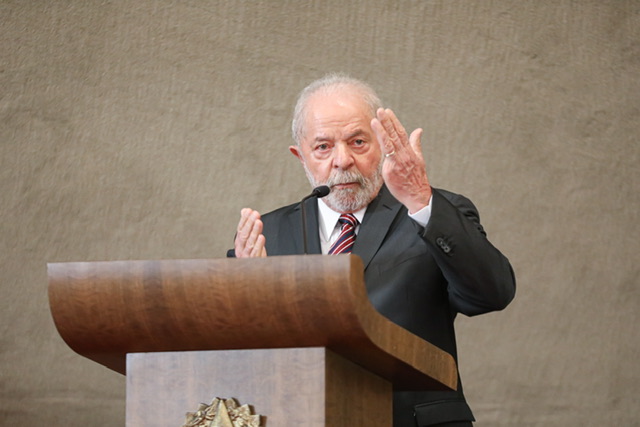 Cenário Político: discurso de frente ampla morreu na transição