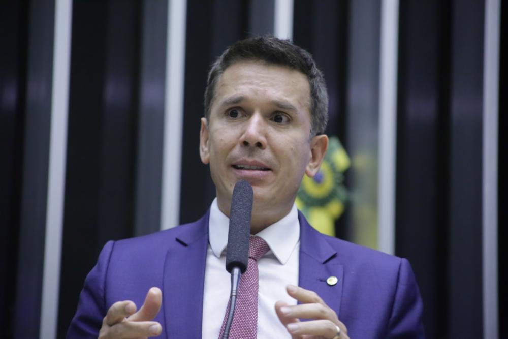 Cenário Político: Carreras vive novo momento em Brasília 