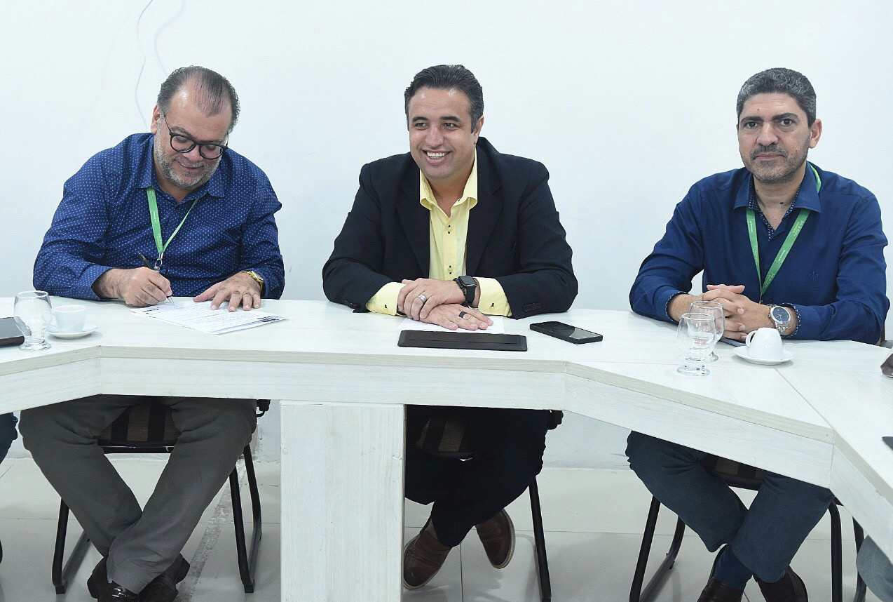 Câmara de Caruaru renova contrato com a Unimed Caruaru