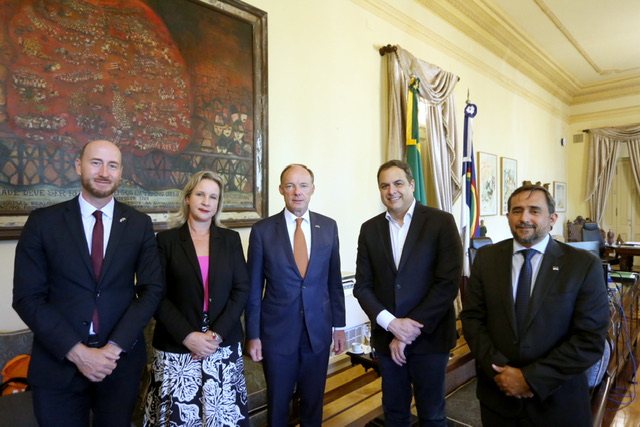 Paulo Câmara recebe embaixador dos Países Baixos no Brasil