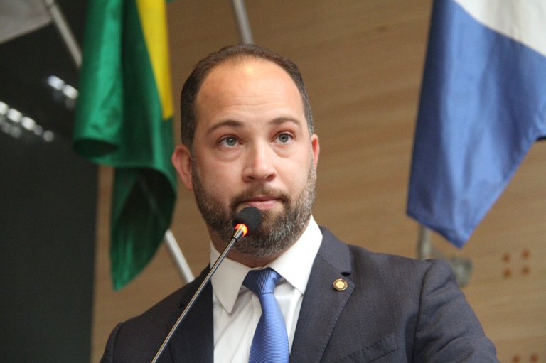 Victor André Gomes assume mandato na Casa de José Mariano 