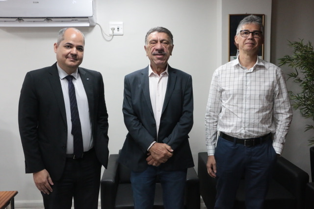 Presidente da Amupe discute parceria com Receita Federal