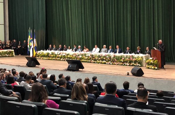 Plateia grita por Lula durante diplomação em PE e irrita presidente do TRE