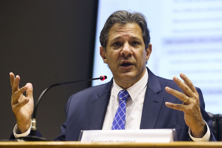 Haddad anuncia medidas para reduzir rombo fiscal no país 