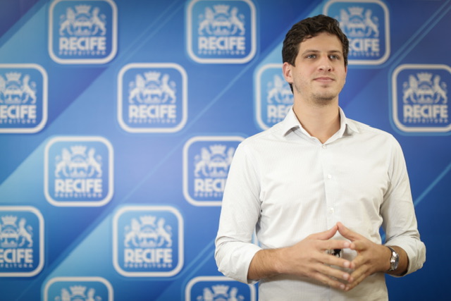 Cenário Político: João Campos amplia base e trabalha reeleição