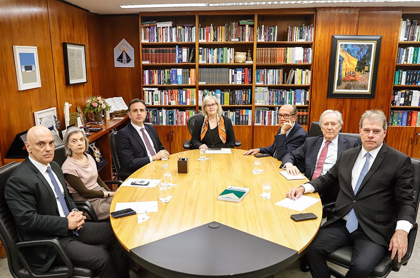 Rodrigo Pacheco visita o STF e lamenta invasão