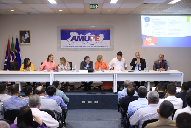 Prefeitos definem comissão eleitoral da Amupe