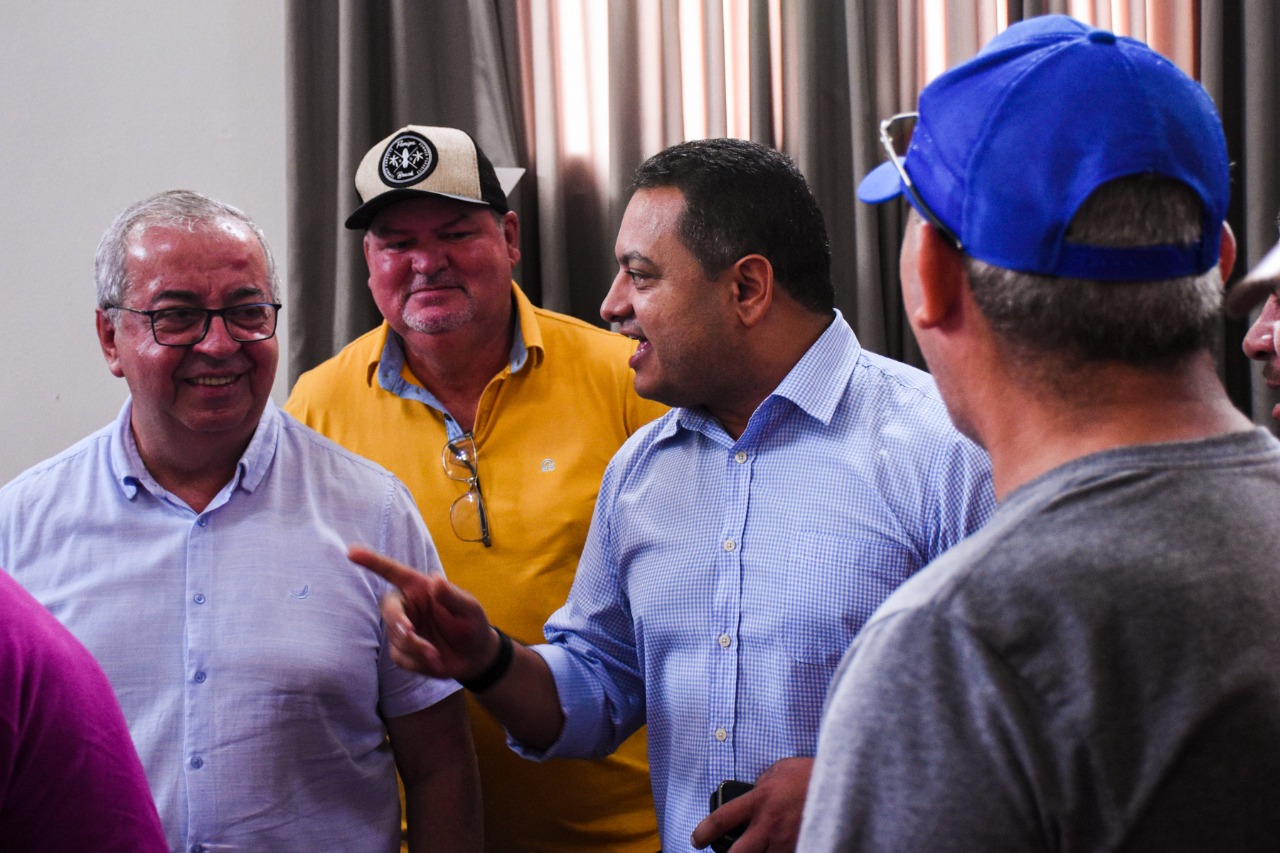 Prefeito de Gravatá discute futuro do abatedouro público 