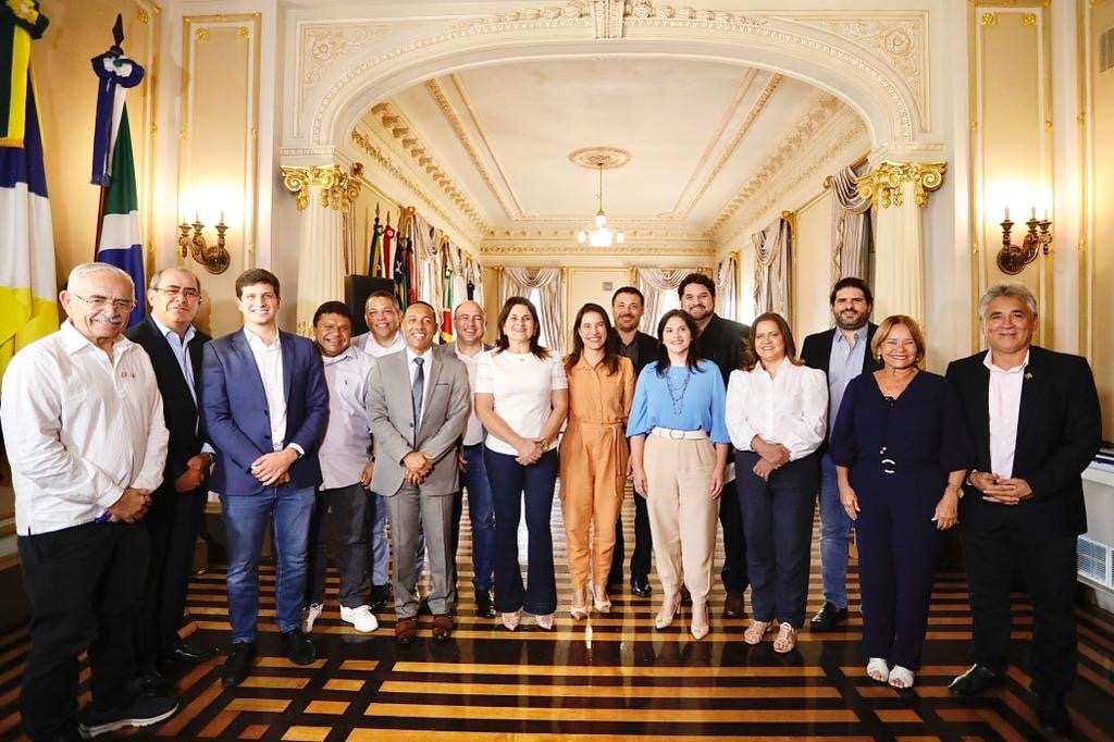 Raquel lidera reunião com prefeitos da Região Metropolitana