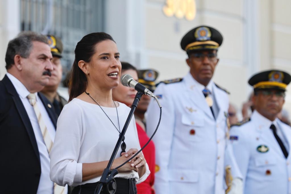 Raquel Lyra anuncia envio de 50 policiais para o DF