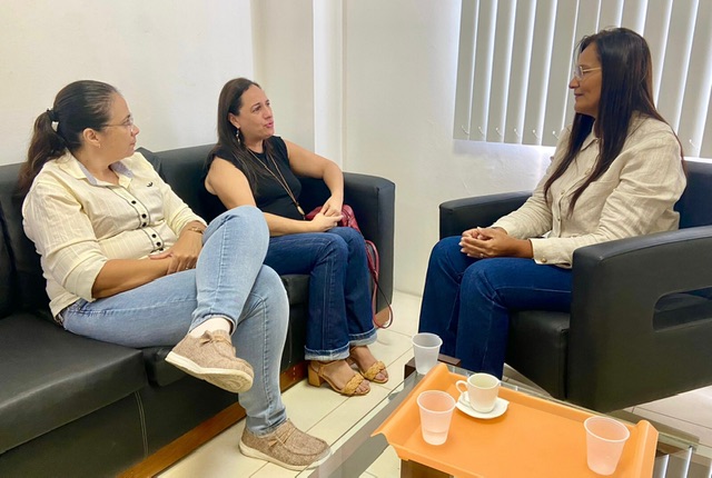 Lucinha Mota recebe irmã de Amanda Silva Pedrosa