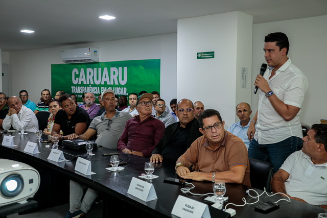 Gesto de Rodrigo com suplentes causa ruído na base