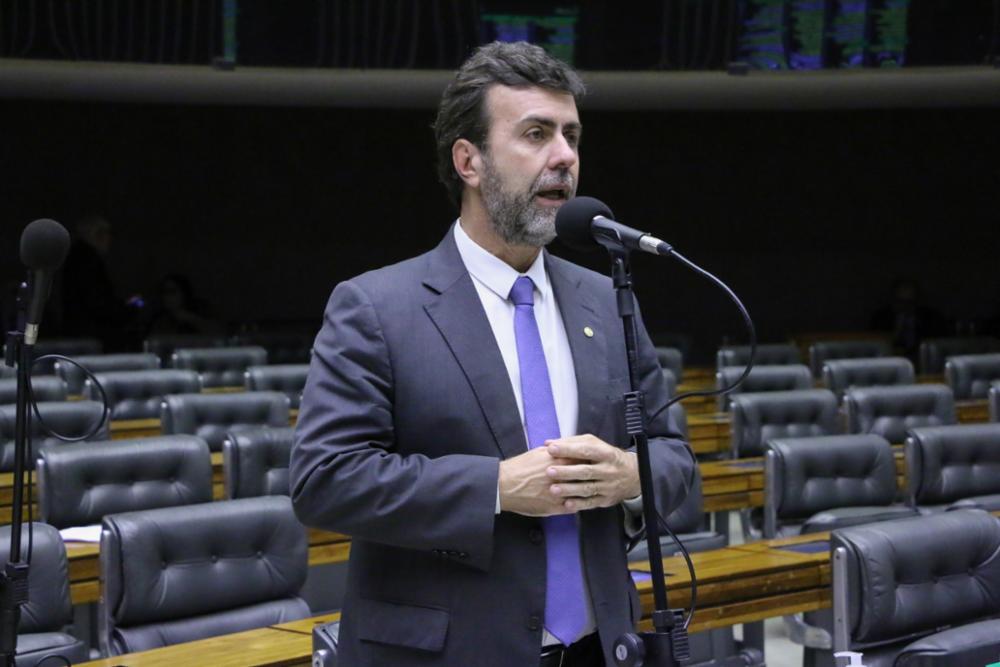 Lula exonera Gilson e nomeia Freixo para presidir Embratur