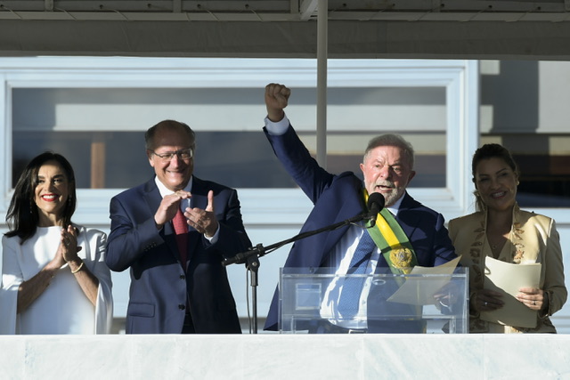 Ministros são convocados para primeira reunião com Lula