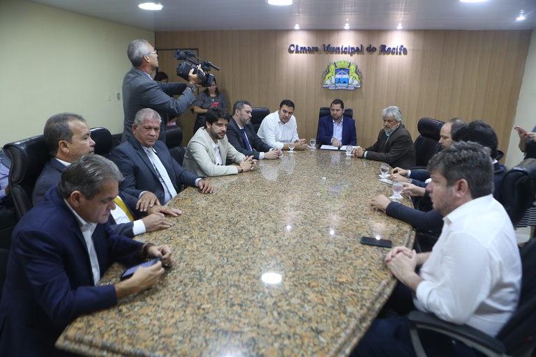 Nova Comissão Executiva da Câmara do Recife toma posse