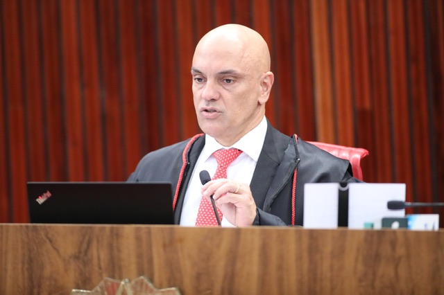 Moraes decide afastar governador do DF por 90 dias