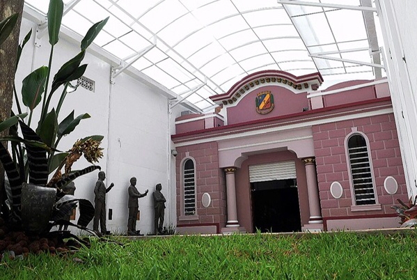 Câmara de Caruaru barra aumento de secretários